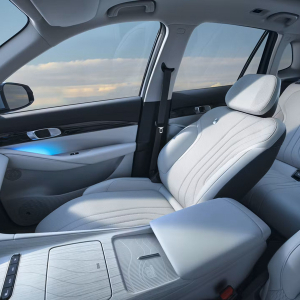 e5-interior-premium-comfort-perfectly-positioned-small-size